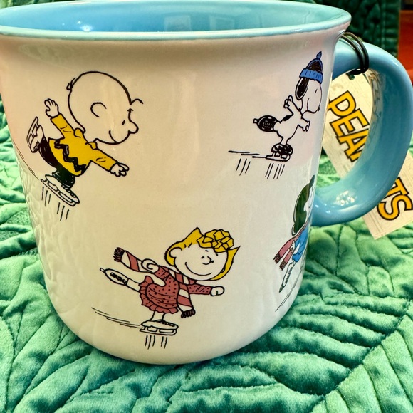 Peanuts Snoopy characters mug with ice skating design 20oz - Picture 2 of 2